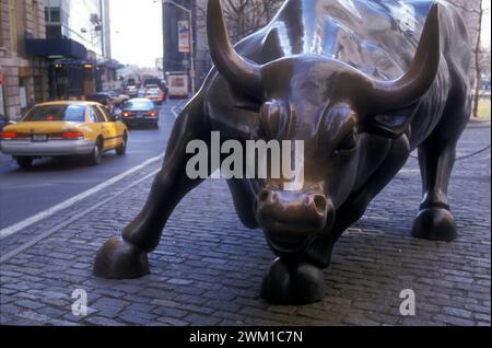 4067002 New York, 2000, Financial District. Charging bull statue by Arturo Di Modica in Bowling Green park near Wall Street. The bull is symbol of a good market in the Wall Street Stock Exchange; (add.info.: New York (2000) New York, 2000, Financial District. Statua del toro di Arturo Di Modica in Bowling Green park vicino a Wall Street. Il toro è simbolo di un buon andamento del mercato nella Borsa di Wall Street); © Marcello Mencarini. All rights reserved 2024. Stock Photo