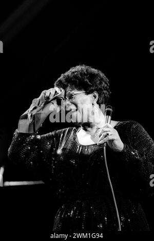 4068699 Le Focette (Tuscany), August 1980. Jazz singer Ella Fitzgerald performing at the Bussoladomani (photo); (add.info.: Pietrasanta, Italy; Italia, Le Focette di Marina di PietrasaElla Fitzgerald and Joe Pass at Bussola Domani  Le Focette, località  di Marina di Pietrasanta (Lucca), agosto 1980. La cantante Ella Fitzgerald in concerto a Bussoladomani); © Marcello Mencarini. All rights reserved 2024. Stock Photo