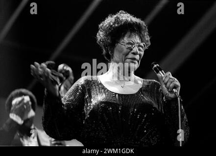 4068695 Le Focette (Tuscany), August 1980. Jazz singer Ella Fitzgerald performing at the Bussoladomani (photo); (add.info.: Pietrasanta, Italy; Italia, Le Focette di Marina di PietrasaElla Fitzgerald and Joe Pass at Bussola Domani  Le Focette, località  di Marina di Pietrasanta (Lucca), agosto 1980. La cantante Ella Fitzgerald in concerto a Bussoladomani); © Marcello Mencarini. All rights reserved 2024. Stock Photo