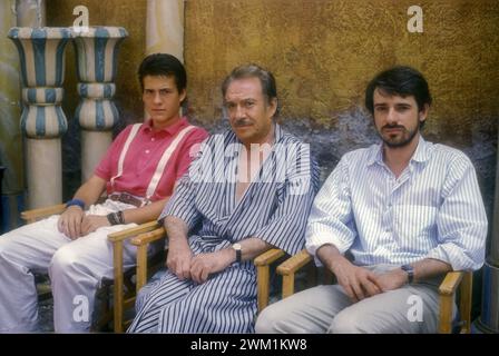 4070273 Rome, Cinecittà  Studios, 1987. Actor Ugo Tognazzi with his sons Gianmarco and Ricky on the set of the movie 'Arrivederci e grazie' directed by Giorgio Capitani (photo); (add.info.: Roma, Studi cinematografici di Cinecittà , 1987. L'attore Ugo Tognazzi con i figli Gianmarco e Ricky sul set del film 'Arrivederci e grazie' diretto da Giorgio Capitani); © Marcello Mencarini. All rights reserved 2024. Stock Photo