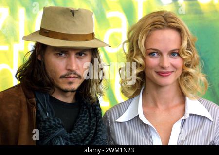 4070761 Venice Lido, Venice Film Festival 2001. Actors johnny Depp and Heather Graham, at the Festival to present the movie 'From Hell' directed by Albert and Allen Hughes (photo); (add.info.: Venice Lido; Lido di Venezia, Italy; Italia, Venice Film Festival 2001 / Mostra del Cinema di Venezia 2001  Lido di Venezia, Mostra del Cinema di Venezia 2001. Johnny Depp e Heather Graham, attori protagonisti del film 'La vera storia di Jack lo squartatore-From Hell' diretto dai fratelli Highes e presentato alla Mostra); © Marcello Mencarini. All rights reserved 2024. Stock Photo