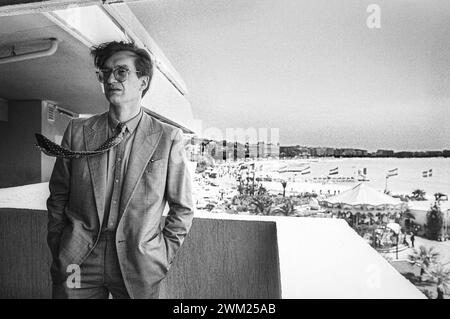 MME4779990 Cannes Film festival 1982. German director Wim Wenders, in competition with the movie “” Hammett””/Festival del Cinema di Cannes 1982. He registered Wim Wenders, in concorso con il film “” Hammett””” -; (add.info.: Cannes Film festival 1982. German director Wim Wenders, in competition with the movie “” Hammett””/Festival del Cinema di Cannes 1982. He registered Wim Wenders, in concorso con il film “” Hammett””” -); © Marcello Mencarini. All rights reserved 2024. Stock Photo