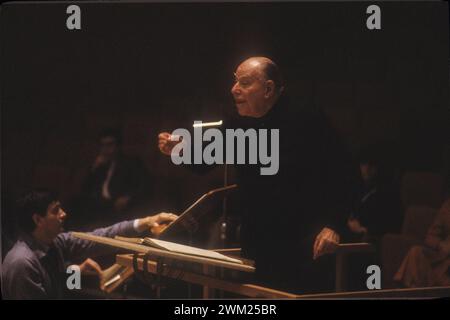 MME4780508 Rome, about 1985. Croatian conductor and composer Lovro von Matacic performing a rehearsal/Roma, 1985 circa. Il direttore d'orchestra e compositore Lovro von Matacic mentre conducts una prova -; (add.info.: Rome, about 1985. Croatian conductor and composer Lovro von Matacic performing a rehearsal/Roma, 1985 circa. Il direttore d'orchestra e compositore Lovro von Matacic mentre conducts una prova -); © Marcello Mencarini. All rights reserved 2024. Stock Photo