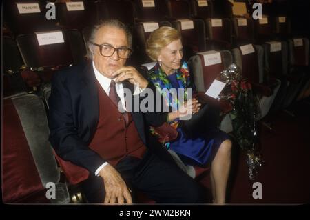 7395033 Italian director Federico Fellini and his wife, actress Giulietta Masina at a meeting, c.1985 (photo); © Marcello Mencarini. All rights reserved 2024. Stock Photo