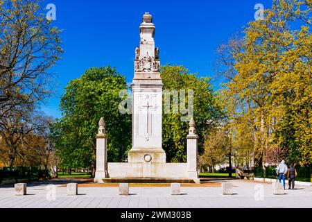 The Southampton Cenotaph is a stone memorial at Watts Park in Southampton, England, originally dedicated to the casualties of the First World War. Sou Stock Photo