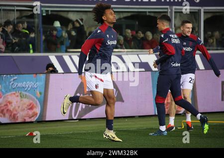 Foto Michele Nucci/LaPresse 23 Febbraio 2024, Bologna, Italia sport, calcio. Bologna f.c. Vs. Hellas Verona f.c. - Campionato di calcio Serie A TIM 2023/2024 - stadio Renato Dall'Ara Nella foto: i giocatori del Bologna f.c. durante il riscaldamento - Joshua Zirkzee (Bologna FC) Photo: Michele Nucci/LaPresse February 23, 2024, Bologna, Italy. sport, soccer. Bologna f.c. Vs. Hellas Verona f.c. - Italian Football Championship League A TIM 2023/2024 - Renato Dall'Ara stadium In the pic: the players of Bologna f.c. during the warm up Stock Photo