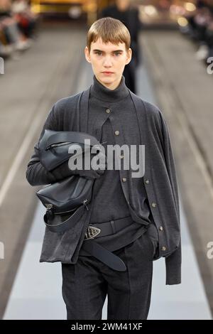 Milan, Italien. 23rd Feb, 2024. TODÄôS Fall/Winter 2024 runway during Milan Fashion Week on February 2024 - Milan, Italy 23/02/2024 Credit: dpa/Alamy Live News Stock Photo