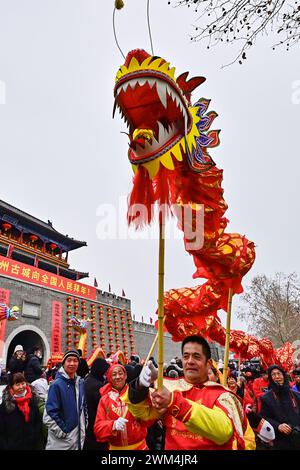 Qingzhou, China. 24th Feb, 2024. Folk artists are performing a dragon dance at the Ancient City scenic spot in Qingzhou, Shandong Province, China, on February 24, 2024. (Photo by Costfoto/NurPhoto) Credit: NurPhoto SRL/Alamy Live News Stock Photo