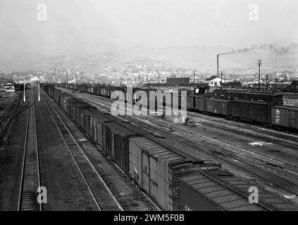 Railroad yard, outskirts of fast-growing town. Klamath Falls, Oregon, 1939 - Dorothea Lange photo Stock Photo