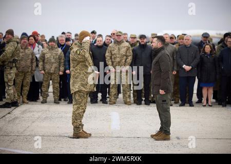 Photo of ukrainian soldier in full body armor holding rifle with scope ...