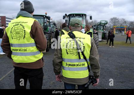 24.02.2024 xkhx Kassel, Demonstration, Autocorso von www.gemeinsamsindwirstark.org unter dem Motto Gemeinsam sind wir STARK demonstrieren im Auto, Traktor, LKW Menschen wie DU und ICH *** 24 02 2024 xkhx Kassel, demonstration, car parade by www gemeinsamsindwirstark org under the motto Together we are STRONG people like YOU and ME demonstrate in cars, tractors and trucks KH Stock Photo