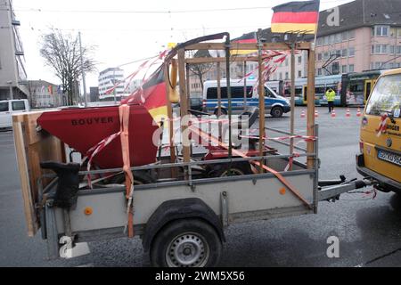 24.02.2024 xkhx Kassel, Demonstration, Autocorso von www.gemeinsamsindwirstark.org unter dem Motto Gemeinsam sind wir STARK demonstrieren im Auto, Traktor, LKW Menschen wie DU und ICH *** 24 02 2024 xkhx Kassel, demonstration, car parade by www gemeinsamsindwirstark org under the motto Together we are STRONG people like YOU and ME demonstrate in cars, tractors and trucks KH Stock Photo