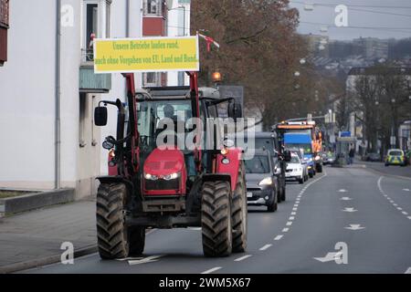 24.02.2024 xkhx Kassel, Demonstration, Autocorso von www.gemeinsamsindwirstark.org unter dem Motto Gemeinsam sind wir STARK demonstrieren im Auto, Traktor, LKW Menschen wie DU und ICH *** 24 02 2024 xkhx Kassel, demonstration, car parade by www gemeinsamsindwirstark org under the motto Together we are STRONG people like YOU and ME demonstrate in cars, tractors and trucks KH Stock Photo