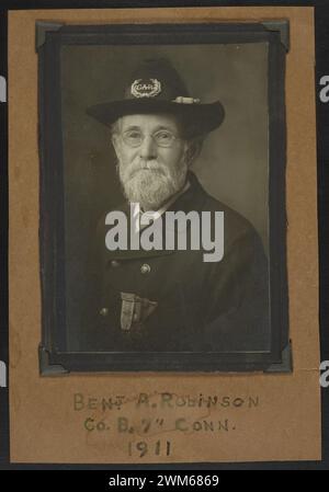 Benjamin A. Robinson, Civil War veteran, with Grand Army of the Republic insignia on his hat and medals on his jacket Stock Photo