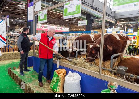 Paris, France. 24th Feb, 2024. © PHOTOPQR/OUEST FRANCE/Mathieu Pattier ; PARIS ; 24/02/2024 ; Samedi 24 février 2024, premier jour de la 60ème édition du salon international de l'agriculture de Paris porte de Versailles . Illustration du hall 1 . Paris, France, February 23, 2024.60th International Agricultural Show at the Porte de Versailles. Credit: MAXPPP/Alamy Live News Stock Photo