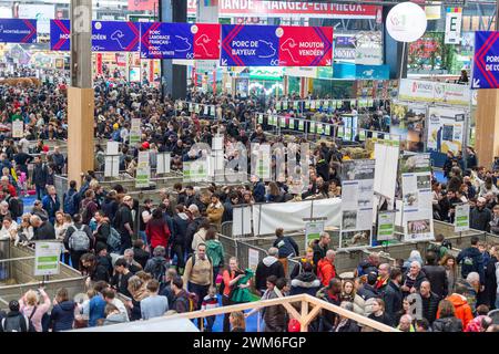 Paris, France. 24th Feb, 2024. © PHOTOPQR/OUEST FRANCE/Mathieu Pattier ; PARIS ; 24/02/2024 ; Samedi 24 février 2024, premier jour de la 60ème édition du salon international de l'agriculture de Paris porte de Versailles . Illustration du hall 1 . Paris, France, February 23, 2024.60th International Agricultural Show at the Porte de Versailles. Credit: MAXPPP/Alamy Live News Stock Photo