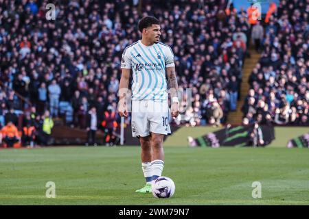 Birmingham, UK. 24th Feb, 2024. Birmingham, England, February 24th 2024: Morgan Gibbs-White (10 Nottingham Forest) prepares to take a free kick during the Premier League football match between Aston Villa and Nottingham Forest at Villa Park in Birmingham, England (Natalie Mincher/SPP) Credit: SPP Sport Press Photo. /Alamy Live News Stock Photo