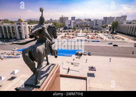Aerial top view to Monument Epic Statue of Aykol Manas - kyrgyz hero on Ala-Too Square. State History Museum in downtown of Bishkek. Central asia, Kyr Stock Photo