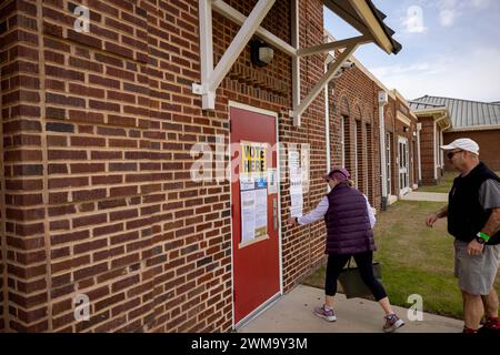 COLUMBIA, SOUTH CAROLINA - FEBRUARY 24: Voters headed into the polling station at Olympia Learning Center on Saturday, February 24, 2024 in Columbia, South Carolina. Nikki Haley is facing off against former U.S. President Donald Trump in the South Carolina Republican primary. (Photo by Michael Nigro) Credit: Sipa USA/Alamy Live News Stock Photo