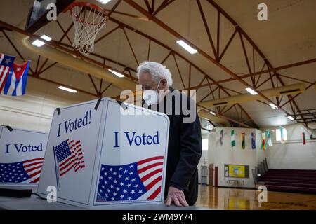 COLUMBIA, SOUTH CAROLINA - FEBRUARY 24: Voters headed into the polling station at Olympia Learning Center on Saturday, February 24, 2024 in Columbia, South Carolina. Nikki Haley is facing off against former U.S. President Donald Trump in the South Carolina Republican primary. (Photo by Michael Nigro) Credit: Sipa USA/Alamy Live News Stock Photo