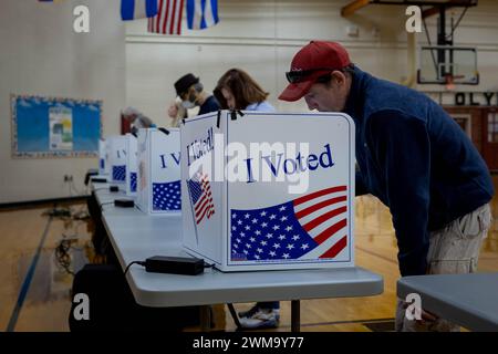 COLUMBIA, SOUTH CAROLINA - FEBRUARY 24: Voters headed into the polling station at Olympia Learning Center on Saturday, February 24, 2024 in Columbia, South Carolina. Nikki Haley is facing off against former U.S. President Donald Trump in the South Carolina Republican primary. (Photo by Michael Nigro) Credit: Sipa USA/Alamy Live News Stock Photo