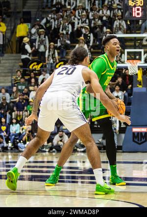 Oregon Forward Kwame Evans Jr. (10) Heads Downcourt Against Weber State 