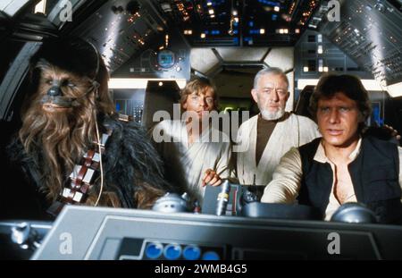 STAR WARS EPISODE IV - A NEW HOPE 1977 20th Century Fox sci-fi film with from left: Peter Mayhew ( Chewbacca), Mark Hamill(Luke Skywalker), Alec Guinness   (Obi-Wan Kenobi), Harrison Ford (han Solo) Stock Photo