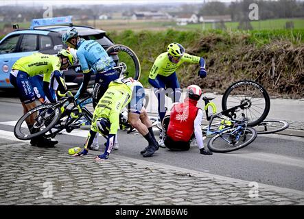 Kortrijk, Belgium. 25th Feb, 2024. Cyclists pictured during a fall during the Kuurne-Brussels-Kuurne one day cycling race, 196, 4 km from Kuurne to Kuurne via Brussels, Sunday 25 February 2024. BELGA PHOTO JASPER JACOBS Credit: Belga News Agency/Alamy Live News Stock Photo