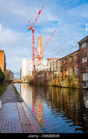 New building development along the Fazeley canal in the center of Birmingham. Stock Photo