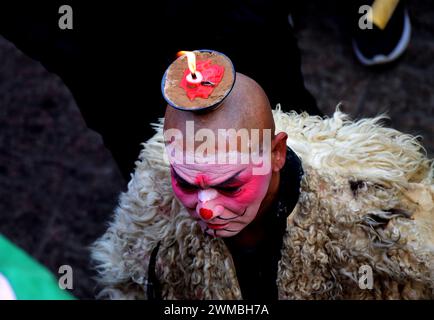 Xunxian. 25th Feb, 2024. A folk artist performs during a temple fair held in Xunxian County of central China's Henan Province, Feb. 25, 2024. Local residents of Shehuo performing teams participated in a temple fair in Xunxian on Sunday, one day after the Chinese Lantern Festival. Shehuo is a traditional carnival-like folk celebration, featuring performances like dragon dance, lion dance, traditional Chinese opera, drum playing and other folk performances that may vary in different regions. Credit: Zhu Xiang/Xinhua/Alamy Live News Stock Photo