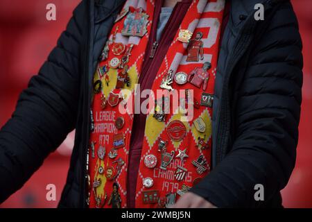 London on Sunday 25th February 2024.Liverpool fans pin badges during the Carabao Cup Final between Chelsea and Liverpool at Wembley Stadium, London on Sunday 25th February 2024. (Photo: Scott Llewellyn | MI News) Credit: MI News & Sport /Alamy Live News Stock Photo