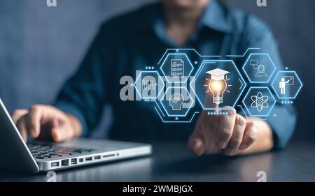 E learning technology concept. AI and machine learning enhance personalised learning. Technology course, teaching, business training. e-learning, onli Stock Photo