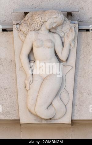 Mermaid sculpture by Gilbert Ledward decorating the headquarters building of Unilever at 100 Victoria Embankment, Blackfriars, London Stock Photo