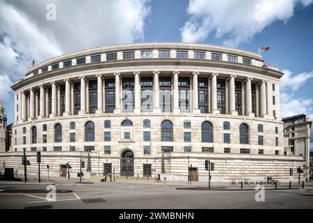 Unilever House, 100 Victoria Embankment, London, England home to the firm of the same name, next to Blackfriars Station. Stock Photo