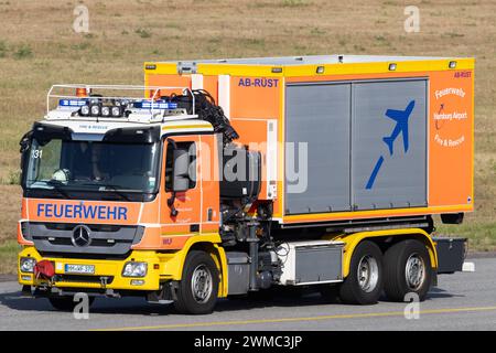 Hamburg Airport: Feuerwehr Hamburg Airport Fire & Rescue AB-RÜST Hamburg Hamburg Deutschland *** Hamburg Airport Fire Department Hamburg Airport Fire Rescue AB RÜST Hamburg Hamburg Germany Stock Photo