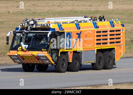 Hamburg Airport: Feuerwehr Hamburg Airport Fire & Rescue 3 Hamburg Hamburg Deutschland *** Hamburg Airport Fire Brigade Hamburg Airport Fire Rescue 3 Hamburg Hamburg Germany Stock Photo