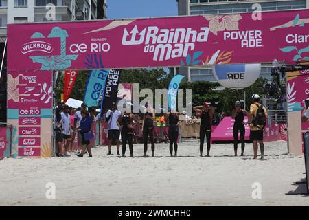 February 25, 2024, Rio De Janeiro, Rio De Janeiro, Brasil: RIO DE JANEIRO (RJ), 02/25/2024 - SWIMMING/ANA MARCELA/REINHA DO MAR- Olympic swimming champion swimmer Ana Marcela won the Rainha do Mar circuit that took place this Sunday on Copacabana beach, Rio de Janeiro. (Credit Image: © Aline Ribeiro Alcantara/TheNEWS2 via ZUMA Press Wire) EDITORIAL USAGE ONLY! Not for Commercial USAGE! Stock Photo