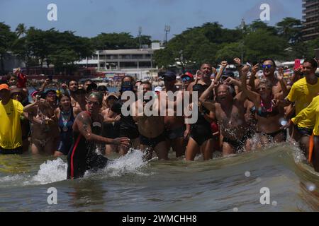 February 25, 2024, Rio De Janeiro, Rio De Janeiro, Brasil: RIO DE JANEIRO (RJ), 02/25/2024 - SWIMMING/ANA MARCELA/REINHA DO MAR- Olympic swimming champion swimmer Ana Marcela won the Rainha do Mar circuit that took place this Sunday on Copacabana beach, Rio de Janeiro. (Credit Image: © Aline Ribeiro Alcantara/TheNEWS2 via ZUMA Press Wire) EDITORIAL USAGE ONLY! Not for Commercial USAGE! Stock Photo