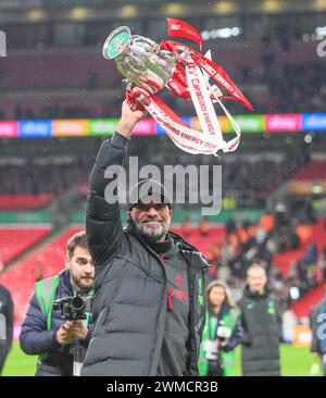 London, UK. 25th Feb, 2024 - Chelsea v Liverpool - Carabao Cup Final - Wembley Stadium.                                                                              Jurgen Klopp celebrates with the Carabao Cup.                                Picture Credit: Mark Pain / Alamy Live News Stock Photo