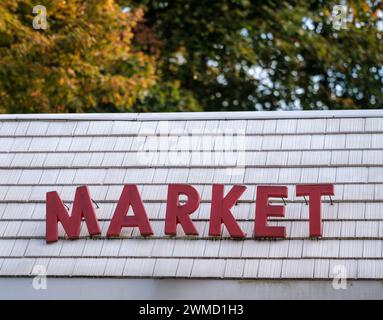 A Rustic Sign For A Market At A Roadside Truck Stop In Vermont Stock Photo