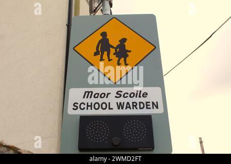 Dublin, Irland - February 24th 2024: A photo of a yellow  Irish School warden sign on a street pole in Dublin. Stock Photo