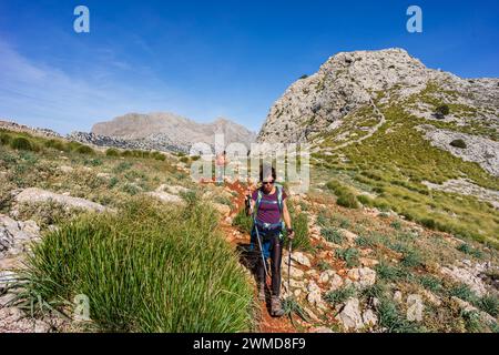 two women on the 'three thousand' route, Coll dels Gats, Natural area of the Serra de Tramuntana., Majorca, Balearic Islands, Spain Stock Photo