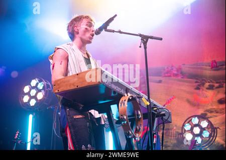 Manchester, UK. 25th February 2024. Supergroup FIZZ consisting of Greta Isaac, Martin Luke Brown, Dodie and Orla Gartland perform at the Manchester O2 Ritz on their  'THE SECRET TO LIFE TOUR'  tour.  2024-02-25 . Credit:  Gary Mather/Alamy Live News Stock Photo