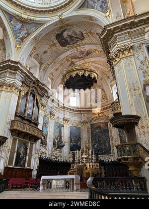 Interior of the Cattedrale (Duomo) di Bergamo e Battistero Stock Photo ...