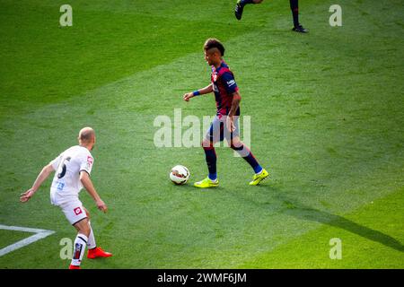 NEYMAR, BARCELONA FC, 2015: Neymar Jr looks for space at the edge of the box. The final game of the La Liga 2014-15 season in Spain between Barcelona FC and Deportivo de La Coruna at Camp Nou, Barcelona on May 23 2015. The Game finished 2-2. Barcelona celebrated winning the championship title and legend Xavi's final home game. Deportiva got the point they needed to avoid relegation. Photograph: Rob Watkins Stock Photo