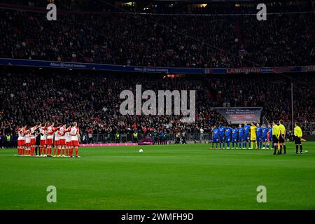 Mourning in honour of Andreas Andi Brehme, commemoration, minute's silence, minute's silence, FC Bayern Munich FCB, RasenBallsport Leipzig RBL Stock Photo