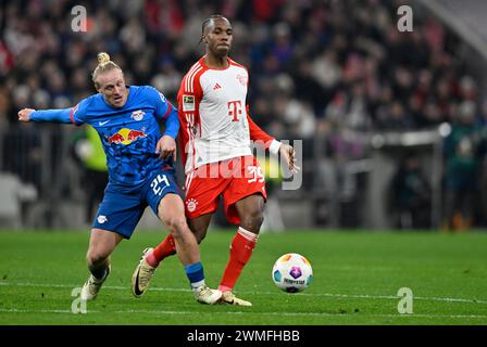 Foul, tackle, Xaver Schlager (24) RasenBallsport Leipzig RBL stamps, steps on foot of Mathys Tel FC Bayern Munich FCB (39) Allianz Arena, Munich Stock Photo