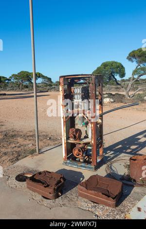 Old fuel bowser at Koonalda Homestead, a point of interest along the Eyre Highway, Nullarbor, South Australia, SA, Australia Stock Photo