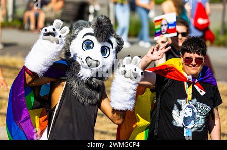 Auch die sogenannte Puppy-Szene war am CSD Freiburg vertreten. Menschen die sich als Hund verkleiden. Am CSD Freiburg nahmen, bei heissem Sommerwetter Stock Photo