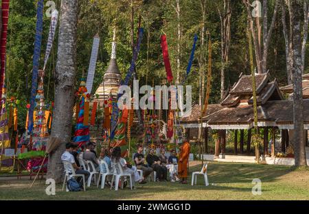 Buddhist monk sharing teachings and practical things about Buddhism at the Wat Pha Lat temple in  the hills above Chiang Mai, Thailand Stock Photo